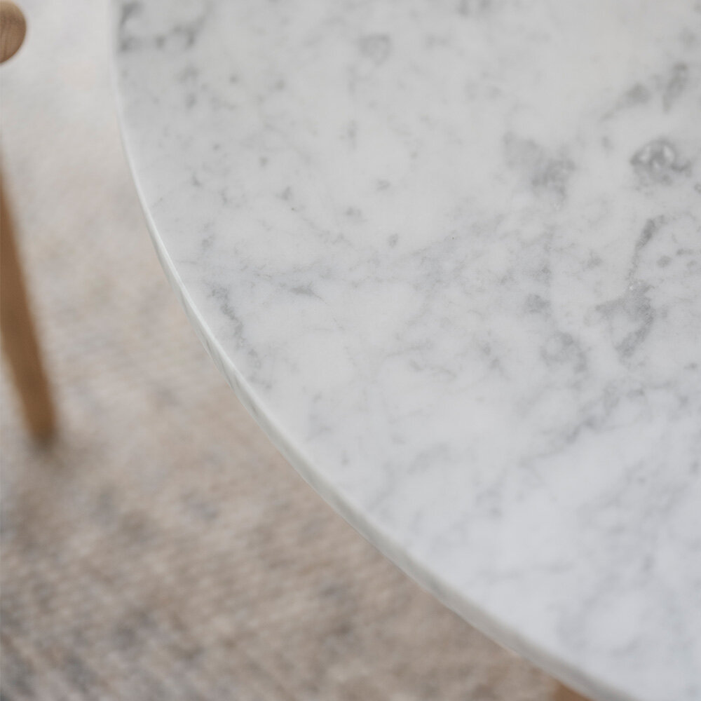 Brooksville soffbord Ø90 cm med bordsskiva i vit marmor